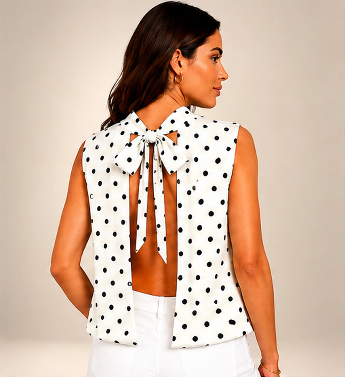 Blouse blanche sans manches à pois