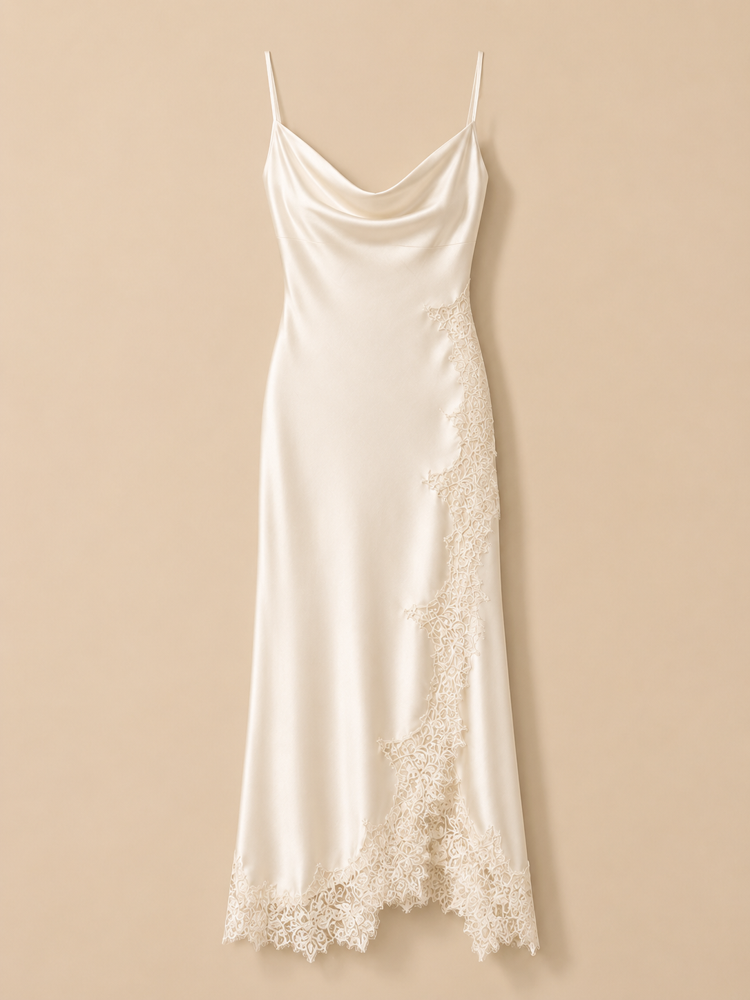 Robe nuisette mi-longue en satin ivoire et dentelle