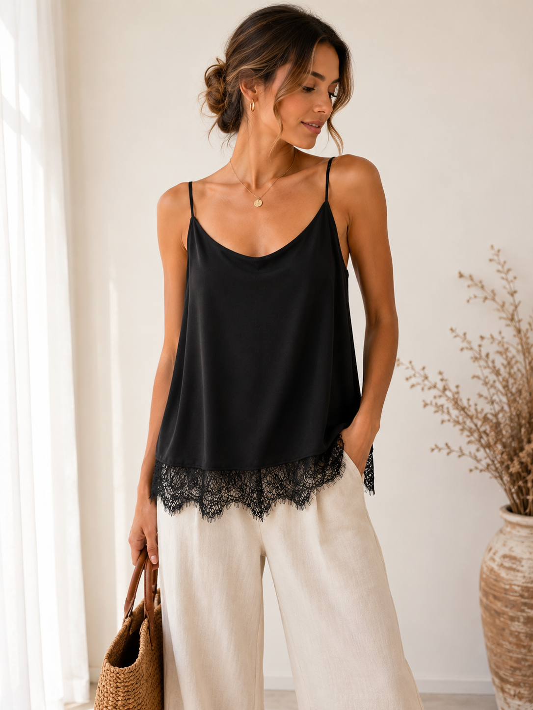 Haut caraco en dentelle noire